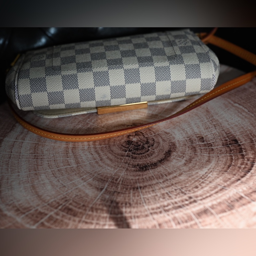 Authentic Louis Vuitton Favorite PM in Damier Azur Canvas - Picture 4 of 16